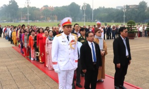 Đoàn đại biểu “Những tấm gương thầm lặng mà cao cả” TP. Hồ Chí Minh báo công dâng Bác